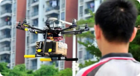 无人机物流飞手